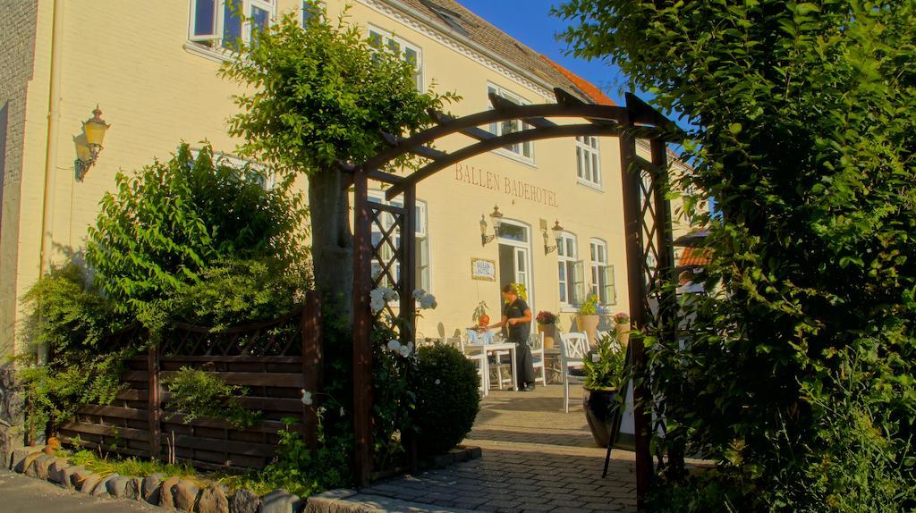 Ballen Badehotel Tranebjerg Екстериор снимка